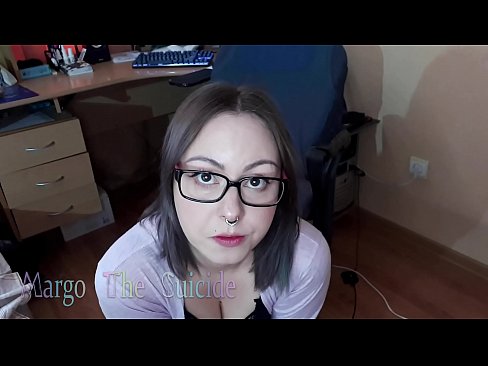 ❤️ Seksi djevojka s naočalama duboko siše dildo na kameri ️ Jebanje kod nas ❌