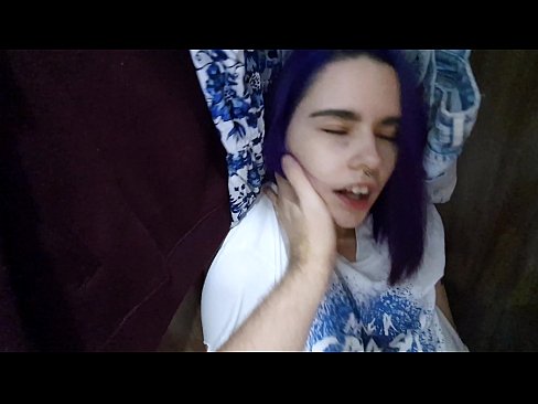 ❤️ Našao sam svoju sestru u ormaru i pomogao joj da svrši ️ Jebanje kod nas ❌